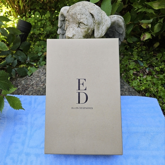 Ellen Degeneres Chapastar Sneakers White Leather Gold Star Print 9M & 9-1/2 NWT - Picture 14 of 16